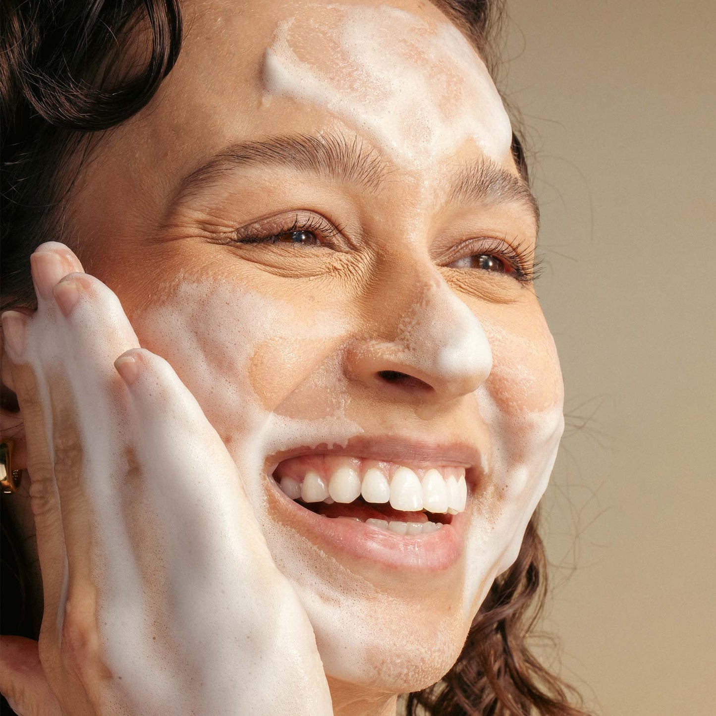 Foaming face wash